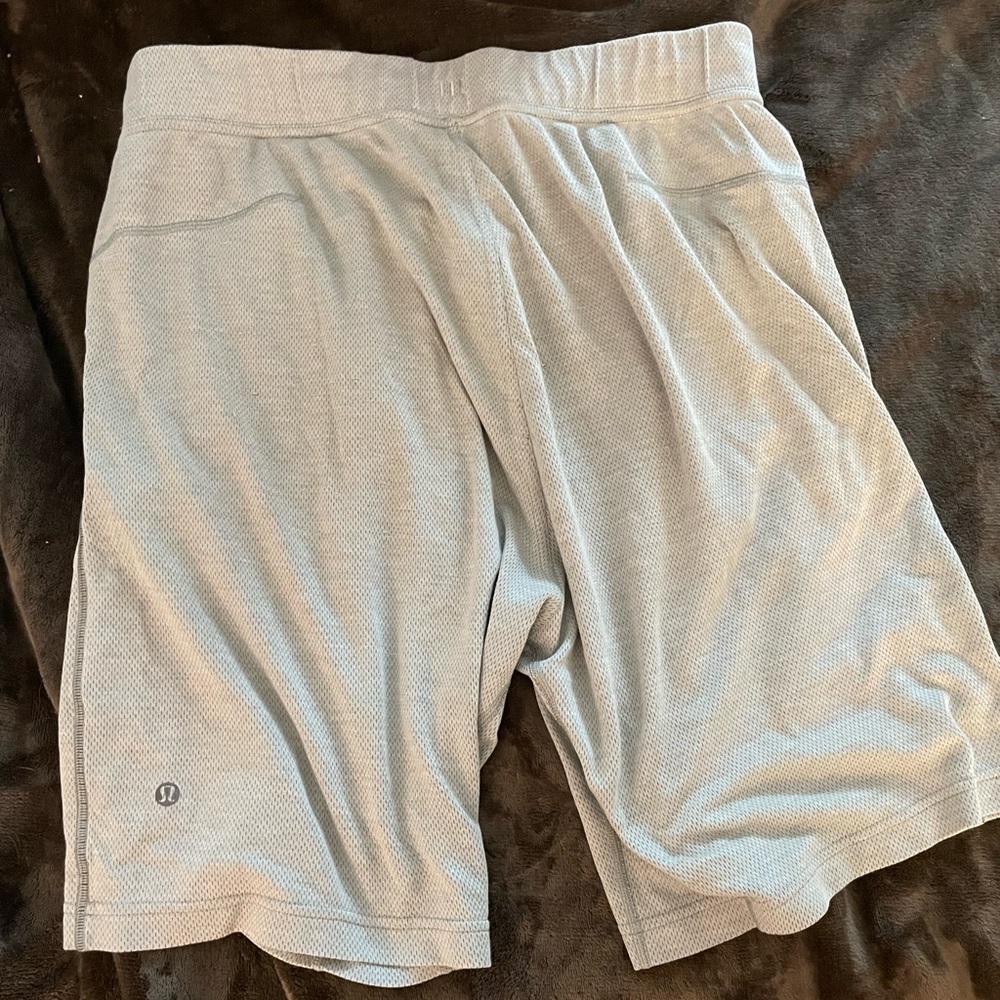 men’s lululemon shorts size L